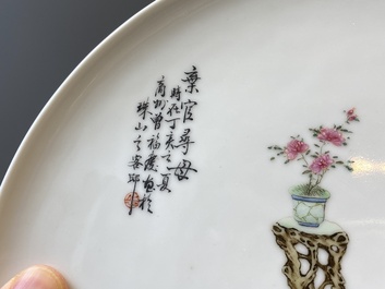 Trois plats en porcelaine de Chine famille rose, sign&eacute;s Zeng Fuqing 曾福慶 et marques de Le Tao Zhai 樂陶齋, dat&eacute;s 1946 et 1947