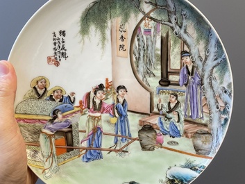 Trois plats en porcelaine de Chine famille rose, sign&eacute;s Zeng Fuqing 曾福慶 et marques de Le Tao Zhai 樂陶齋, dat&eacute;s 1946 et 1947