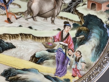 Trois plats en porcelaine de Chine famille rose, sign&eacute;s Zeng Fuqing 曾福慶 et marques de Le Tao Zhai 樂陶齋, dat&eacute;s 1946 et 1947