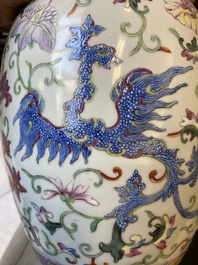 A pair of Chinese famille rose 'phoenix' jars and covers, Ji Xiang Ru Yi 吉祥如意 mark, 19th C.