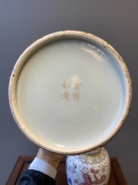 Paire de pots couverts en porcelaine de Chine famille rose &agrave; d&eacute;cor de ph&eacute;nix, marque de Ji Xiang Ru Yi 吉祥如意, 19&egrave;me