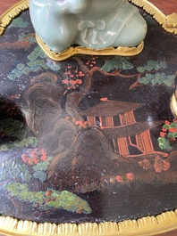 N&eacute;cessaire de bureau en bois laqu&eacute; et peint, bronze dor&eacute; et porcelaine c&eacute;ladon de Japon, France, fin du 18&egrave;me