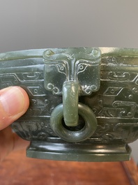 A Chinese spinach jade ritual food vessel and cover, 'Fu 簠', 18/19th C.