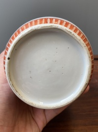 Vase de forme rouleau en porcelaine de Chine en rouge de fer, sign&eacute; Xi Yi 西逸, Kangxi