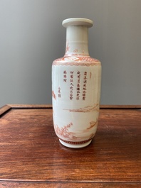Vase de forme rouleau en porcelaine de Chine en rouge de fer, sign&eacute; Xi Yi 西逸, Kangxi