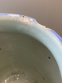 Een grote Chinese blauw-witte vaas met lotusslingers, Ming