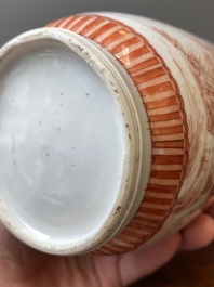 Vase de forme rouleau en porcelaine de Chine en rouge de fer, sign&eacute; Xi Yi 西逸, Kangxi