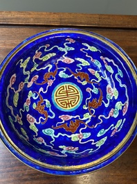 Een Chinese driedelige dekselterrine in Canton email met blauwe fondkleur, Qianlong