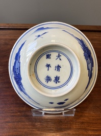 Coupe en porcelaine de Chine en bleu et blanc, marque et &eacute;poque de Kangxi
