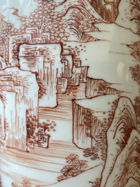 Vase de forme rouleau en porcelaine de Chine en rouge de fer, sign&eacute; Xi Yi 西逸, Kangxi