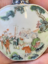 Tabati&egrave;re en porcelaine de Chine famille rose &agrave; d&eacute;cor des 'Sanxing', marque et &eacute;poque de Qianlong