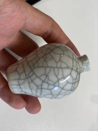 Seize tabati&egrave;res et vases miniatures en porcelaine de Chine monochrome, 18/20&egrave;me