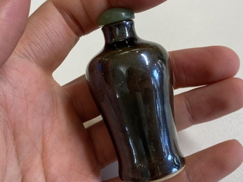 Sixteen Chinese polychrome porcelain snuff bottles and miniature vases, 18/20th C.