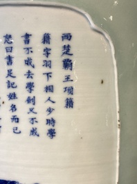 Een zeldzame Chinese blauw-witte Wu Shuang Pu vaas met celadon fondkleur, 19e eeuw