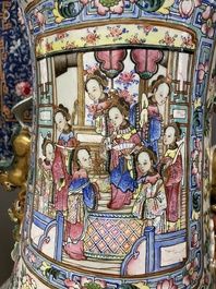 Paire de tr&egrave;s grands vases en porcelaine de Chine famille rose, 19&egrave;me