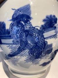 Vase en porcelaine de Chine en bleu et blanc &agrave; d&eacute;cor de qilins, &eacute;poque Transition
