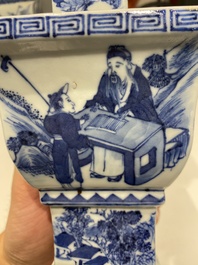 Grande garniture d'autel en porcelaine de Chine en bleu et blanc, 19&egrave;me