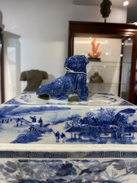 Grande garniture d'autel en porcelaine de Chine en bleu et blanc, 19&egrave;me
