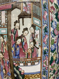 Paire de tr&egrave;s grands vases en porcelaine de Chine famille rose, 19&egrave;me