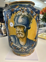 Een zeer grote en verfijnde Italiaanse majolica albarello met een soldaat in gevechtsuitrusting, atelier Maestro Domenico, Veneti&euml;, ca. 1540-1550