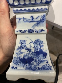 Grande garniture d'autel en porcelaine de Chine en bleu et blanc, 19&egrave;me