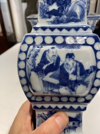 Grande garniture d'autel en porcelaine de Chine en bleu et blanc, 19&egrave;me