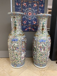 Paire de tr&egrave;s grands vases en porcelaine de Chine famille rose, 19&egrave;me