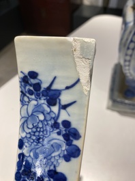 Grande garniture d'autel en porcelaine de Chine en bleu et blanc, 19&egrave;me