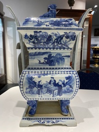 Grande garniture d'autel en porcelaine de Chine en bleu et blanc, 19&egrave;me