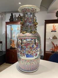A large Chinese famille rose vase with palace scenes, 19th C.
