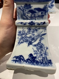 Grande garniture d'autel en porcelaine de Chine en bleu et blanc, 19&egrave;me