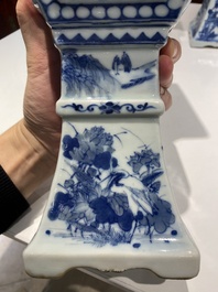 Grande garniture d'autel en porcelaine de Chine en bleu et blanc, 19&egrave;me