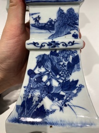 Grande garniture d'autel en porcelaine de Chine en bleu et blanc, 19&egrave;me