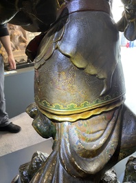 Importante sculpture d'un g&eacute;n&eacute;ral divin en bois laqu&eacute; et polychrom&eacute;, Japon, Edo, dat&eacute;e 1623