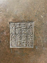 Important br&ucirc;le-parfum tripod en bronze, marque de Xuande &agrave; seize caract&egrave;res, Chine, 17/18&egrave;me