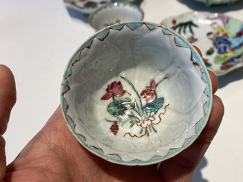 Trois tasses et soucoupes en porcelaine de Chine famille rose en forme de lotus, Yongzheng