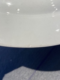 Assiette de type 'South Sea Bubble' en porcelaine de Chine &agrave; d&eacute;cor de l'Harlequin de la commedia dell'arte, Kangxi/Yongzheng