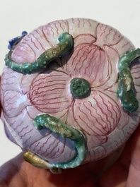 Deux verseuses et deux tasses et soucoupes en porcelaine de Chine famille rose &agrave; d&eacute;cor de lotus, Yongzheng