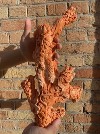 Grand groupe figurant une dame entour&eacute;e d'enfants en corail rouge, Chine, 19/20&egrave;me