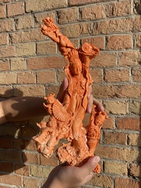 Grand groupe figurant une dame entour&eacute;e d'enfants en corail rouge, Chine, 19/20&egrave;me