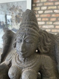 Figure de Lakshmi en pierre sculpt&eacute;e, Inde, 13/15&egrave;me