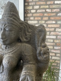 Figure de Lakshmi en pierre sculpt&eacute;e, Inde, 13/15&egrave;me