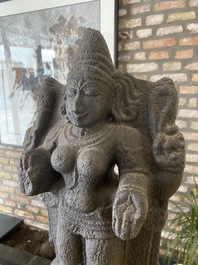 Figure de Lakshmi en pierre sculpt&eacute;e, Inde, 13/15&egrave;me