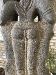 Figure de Lakshmi en pierre sculpt&eacute;e, Inde, 13/15&egrave;me