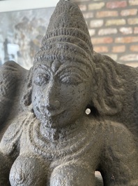 Figure de Lakshmi en pierre sculpt&eacute;e, Inde, 13/15&egrave;me