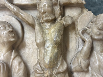 Relief en alb&acirc;tre sculpt&eacute; repr&eacute;sentant 'La crucifixion', Nottingham, Angleterre, 15&egrave;me