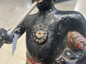 Sculpture d'un indien fumant la pipe en bois polychrom&eacute;  d'un magasin &agrave; tabac, Angleterre, 18&egrave;me