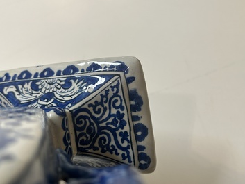 A Dutch Delft blue and white tulip vase with peacocks in a garden, 17/18th C.