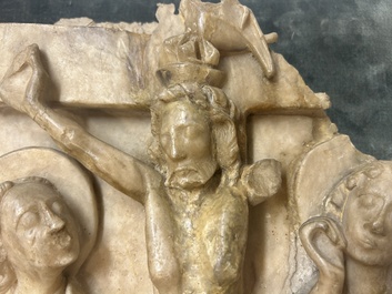 Relief en alb&acirc;tre sculpt&eacute; repr&eacute;sentant 'La crucifixion', Nottingham, Angleterre, 15&egrave;me