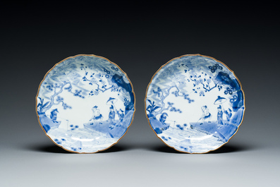 Een paar Japanse blauw-witte Kakiemon-stijl borden, Fuku merk, Edo, 17/18e eeuw